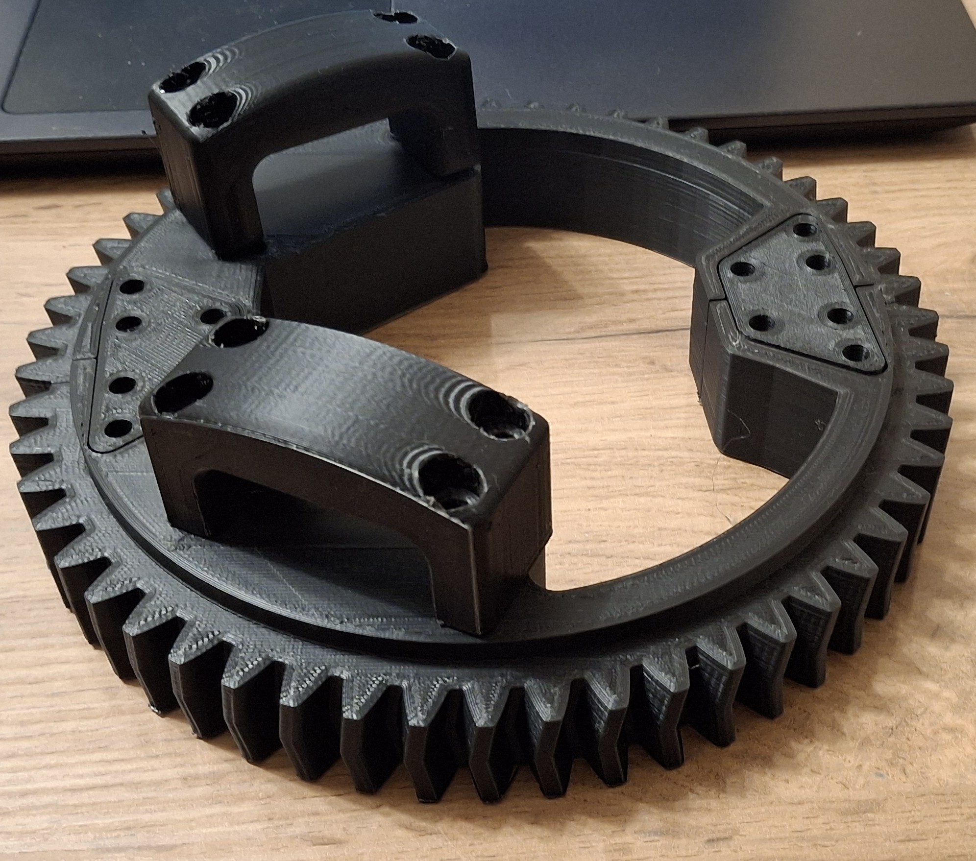 Egyedi fogaskerék robotkormányhoz